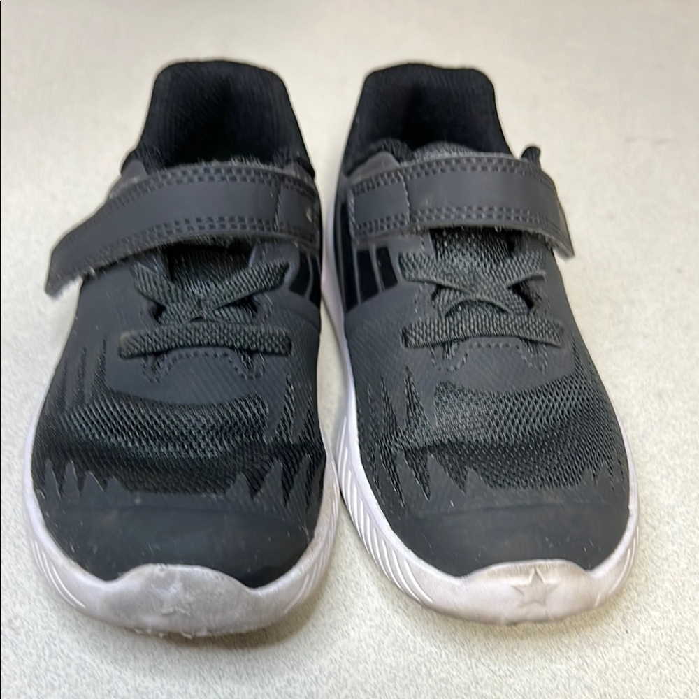 Nike Black and Green Sneakers with Velcro Strap - Picture 3 of 7